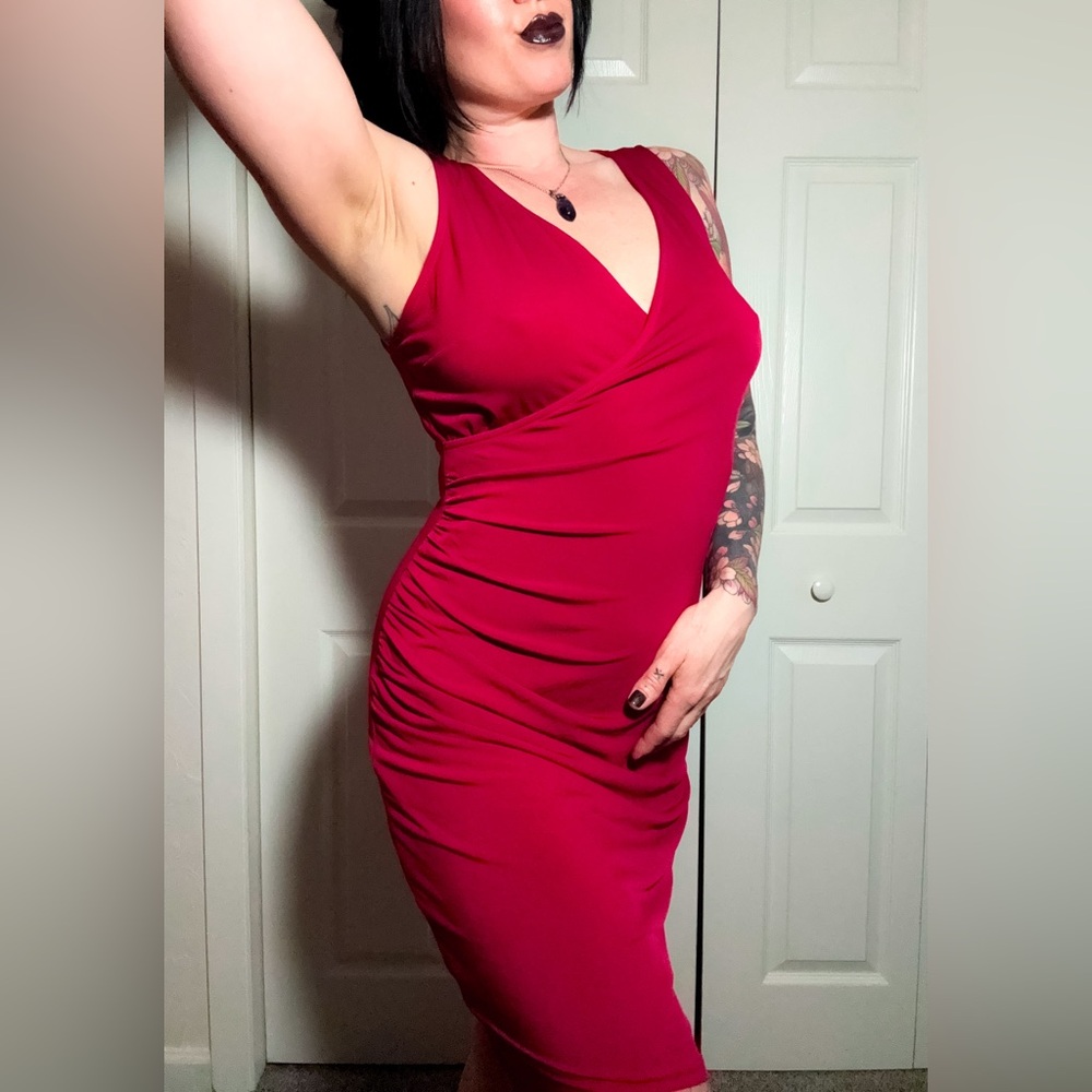 Elegant Red Sleeveless Dress